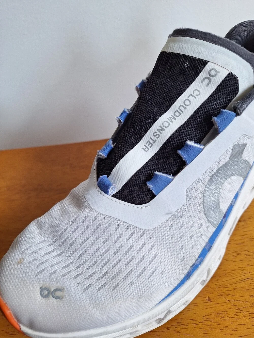 On Running Cloudmonster Women's  Frost/Cobalt Size 7.5